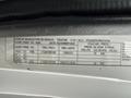 2024 Ford E-450 vehicle identification label displaying specifications and details including weight ratings and tire information
