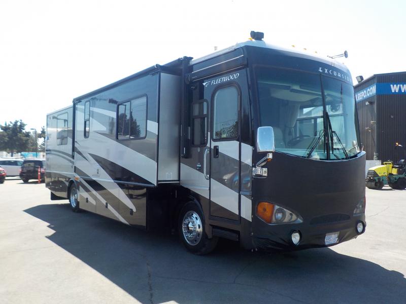 2004 Freightliner Fleetwood XLine Excursion 350HP Class A