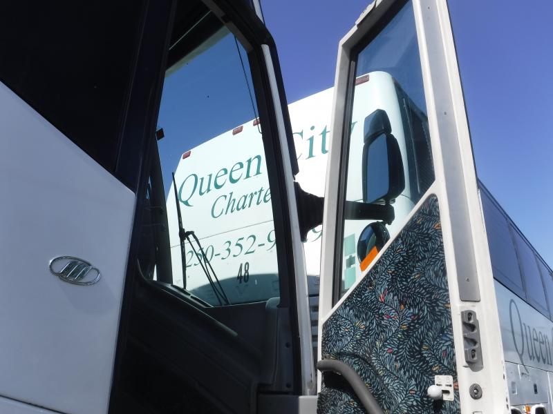 2004 MCI J4500 57 Passenger Bus with Air Brakes