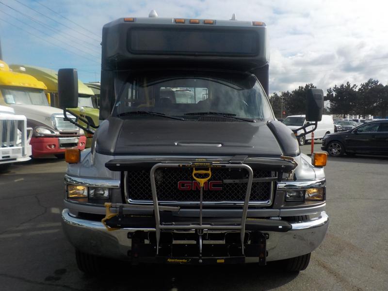 2009 gmc c5500 21 passenger bus with wheelchair accessibility