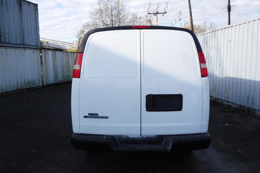 2008 Chevrolet Express 2500 Cargo Van with Rear Shelving