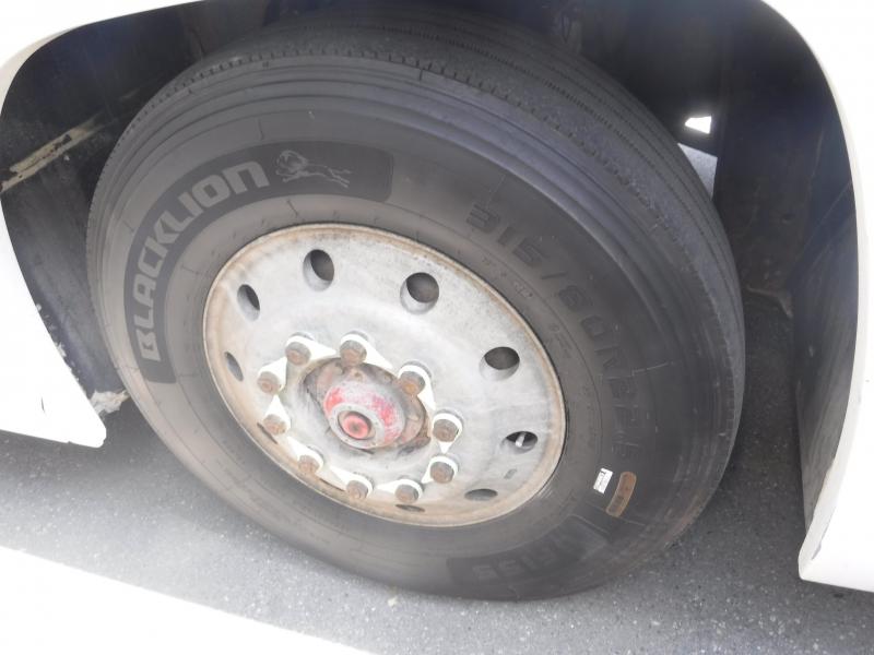 2004 MCI J4500 57 Passenger Bus with Air Brakes