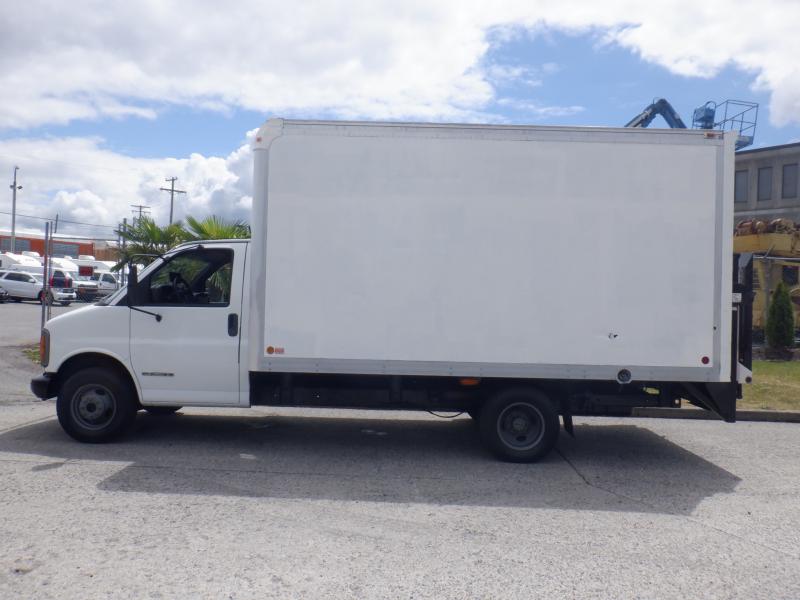 Repo.com | 2001 GMC Savana G3500 Cube Van 14 foot with Power Tailgate