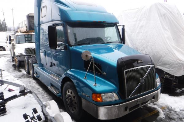 2001 Volvo VNL Highway Tractor with Sleeper Cab Diesel | Repo.com
