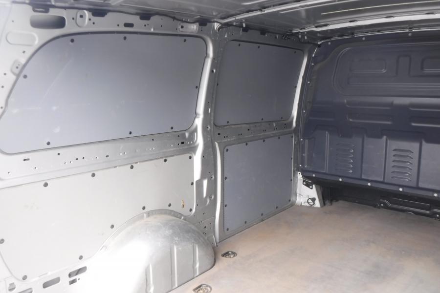 2018 MercedesBenz Metris Cargo Van with Bulkhead Divider