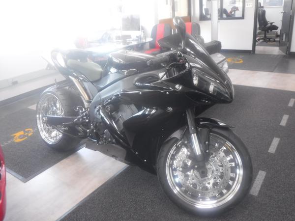 2004 Yamaha YZF-R1 Motorcycle Stretched | Repo.com