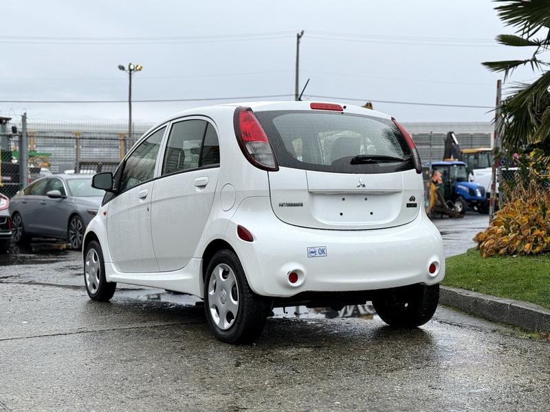 2013 Mitsubishi i-MiEV SE Hatchback 5-Dr Electric | Repo.com