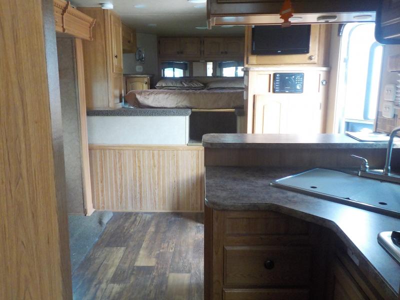 2013 Bison Stratus 8312MME 36 Foot 3 Horse Trailer with Separated Living Quarters
