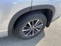 The image shows a close-up of a wheel and tire of a 2018 Toyota Highlander with a gray exterior and alloy wheels